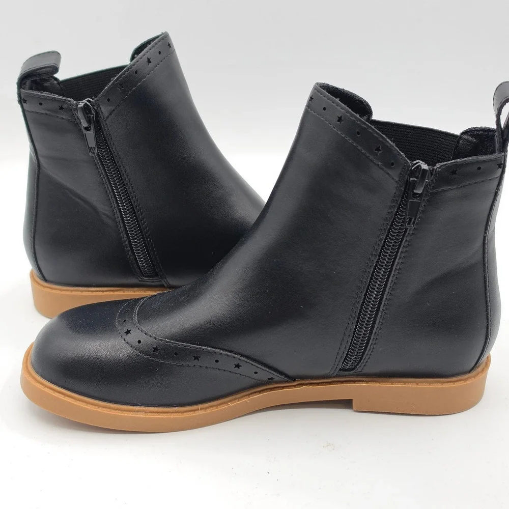 ZBY Chelsea Boots Girls Size 2 Black Star Brogue Ankle Zipper Flat Rubber Sole